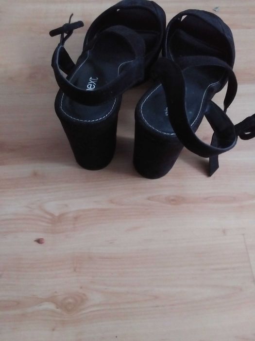 Buty na obcasie rozm. 38