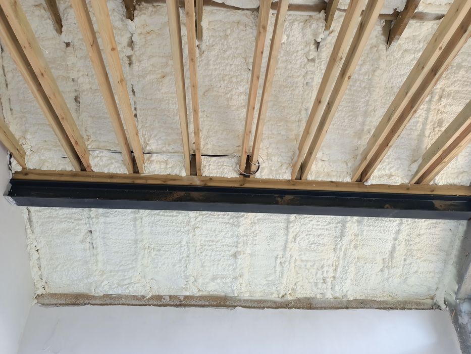 Piana Pur ocieplenie poddasza izolacja pianką RATY , ocieplanie pianą