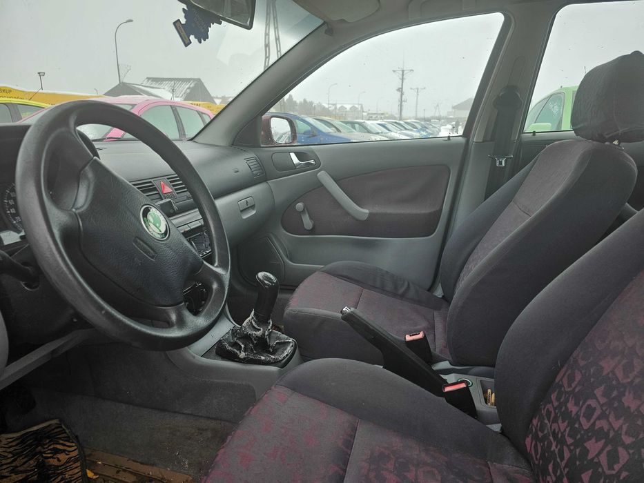 Skoda Octavia 2000r/1.6 benzyna/101KM/manual/sedan/okazja
