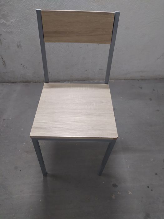 Cadeira cozinha (com dano)