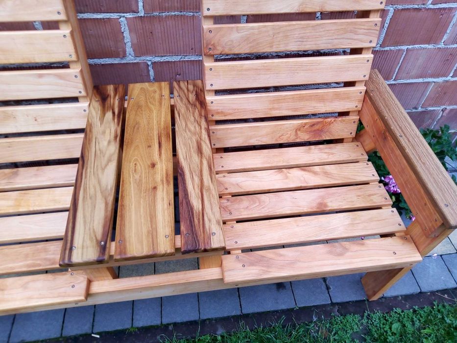 Ławka  że stolikiem