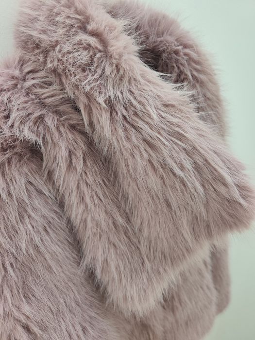 Futerko jagodowe viral Stradivarius s kożuszek
