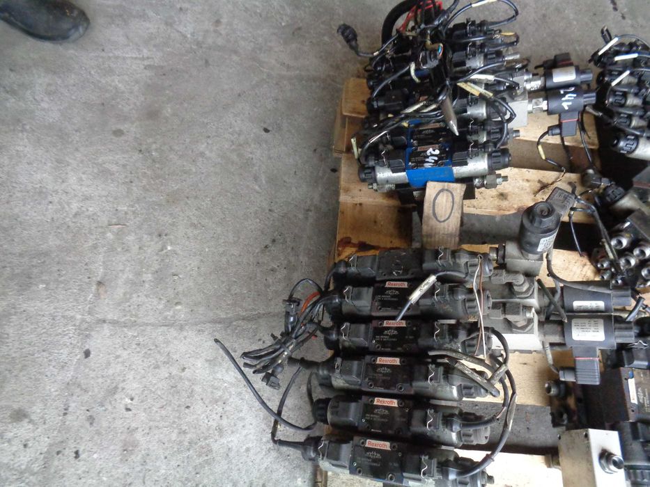Rozdzielacz hydrauliczny elektryczny 24V Rexroth