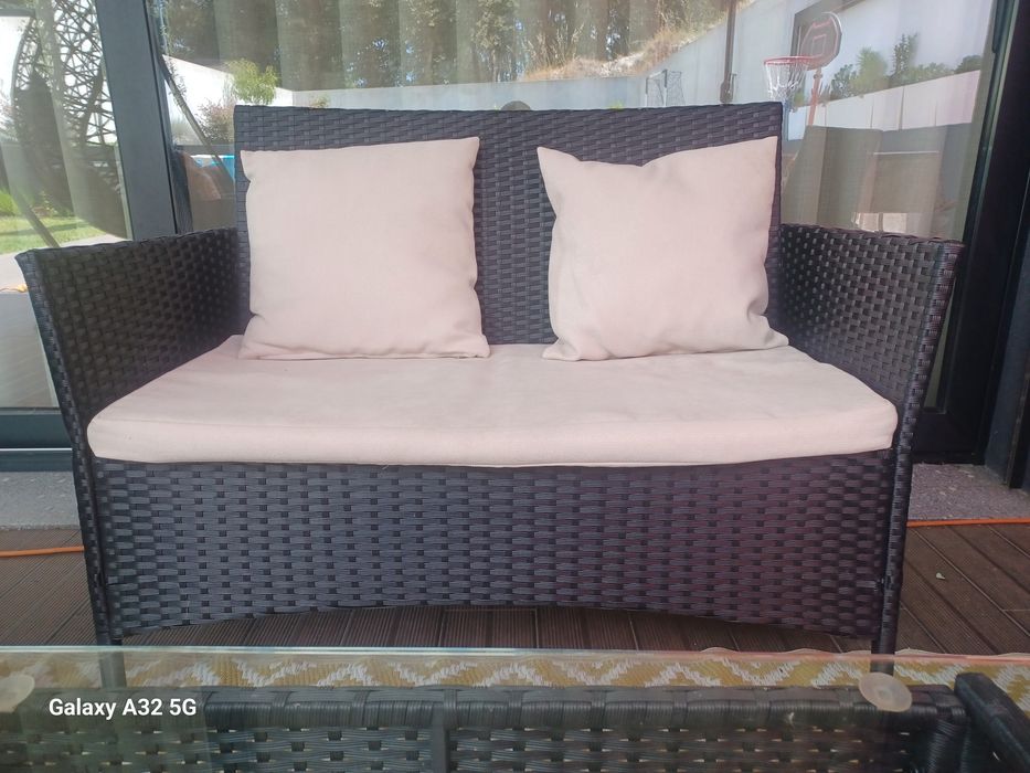 Conjunto de sofás e mesa de exteriore