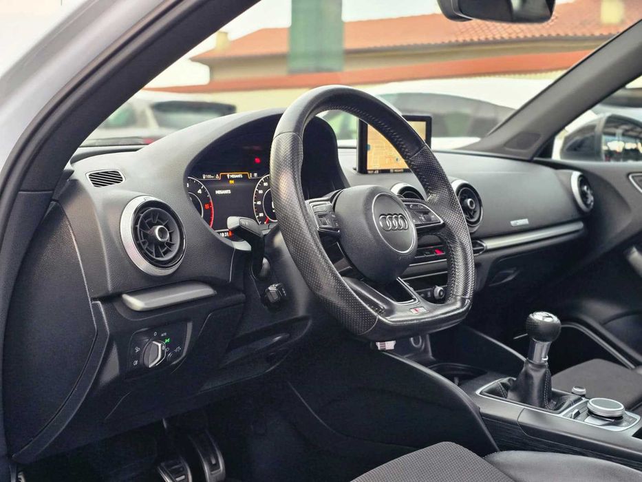 AUDI A3 LIMOUSINE FACELIFT S LINE PLUS 1.6TDI 110CV "LOOK RS3"