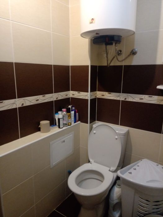 Здаю кімнату в трикімнатній квартирі .