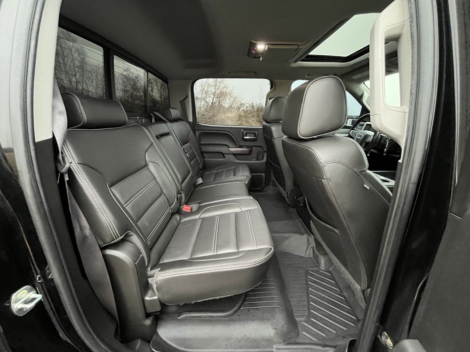 GMC Sierra 2500 6.6 V8 Duramax Diesel Denali - RAM F150 Silverado