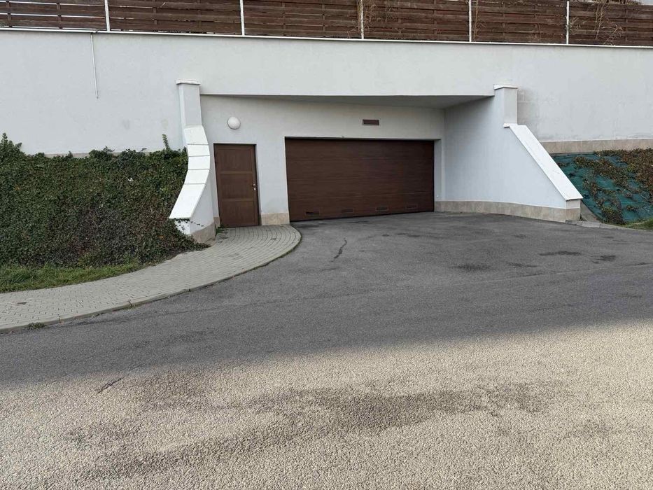 Miejsce postojowe / garaż Projektant