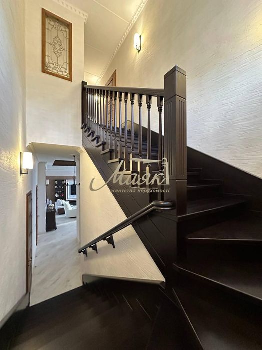 Крутий будинок з новим ремонтом в тихому місці.