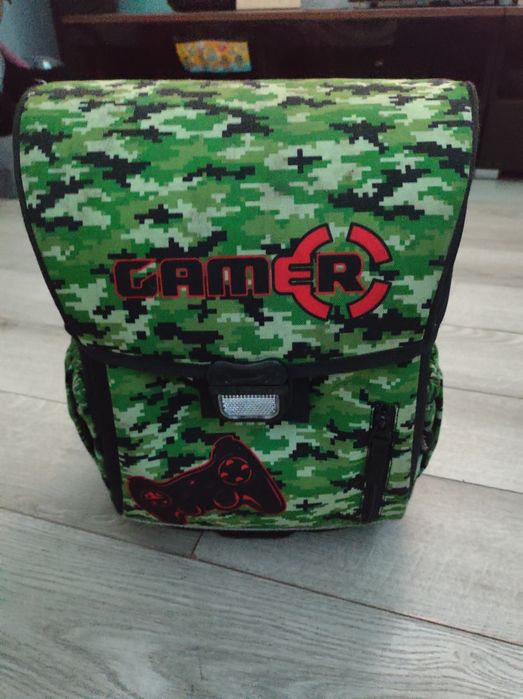 Tornister, plecak pierwszoklasisty 15l, usztywniony