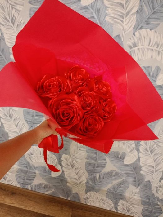 Букет троянд з атласної стрічки