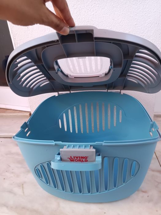 Artigos  animais
- pequena gaiola pássaro 
- mala de transporte coelho
- casa de "férias" coelho

Interessados enviar mensagem privada sff.
Obrigada