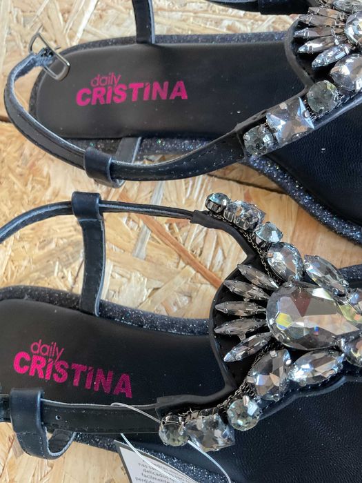 Sandália preta com brilhantes -  daily Cristina