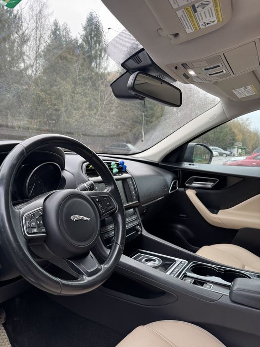 Jaguar f-pace 2016 р