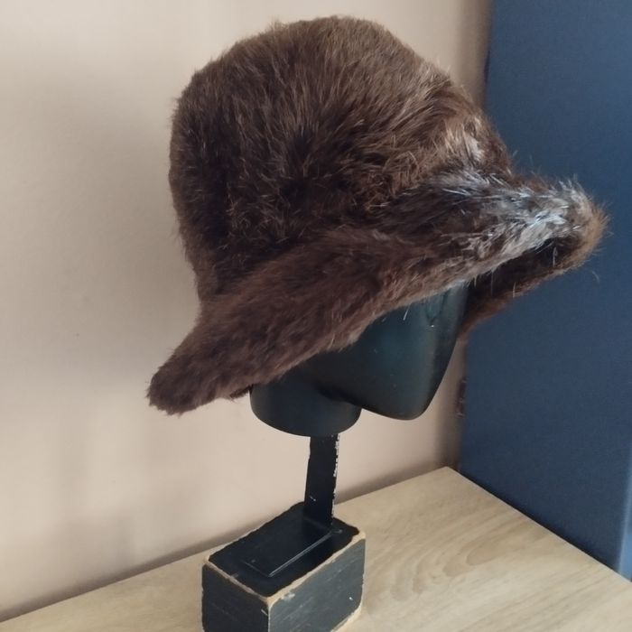 Kapelusz z futra borsuka obwód 56 cm