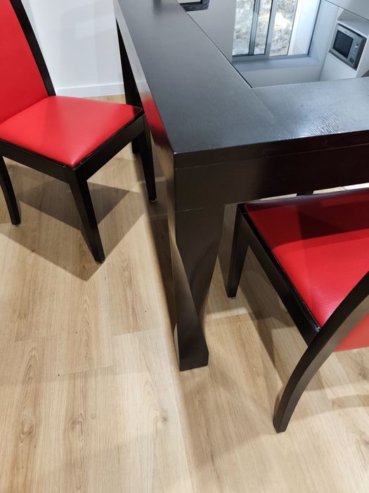 Conjunto mesa + cadeiras