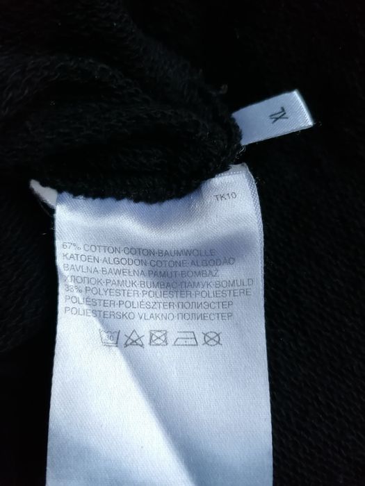 Czarna bluza firmy C&A
