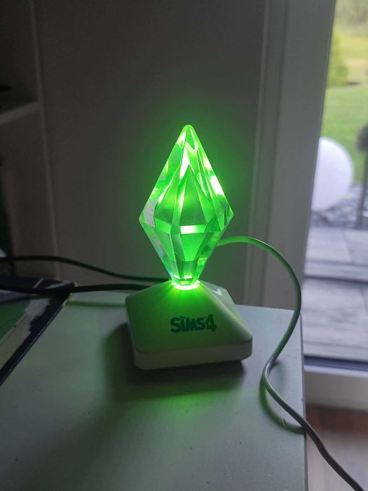 Lampka kryształek Plumbob z The Sims 4 edycja kolekcjonerska
