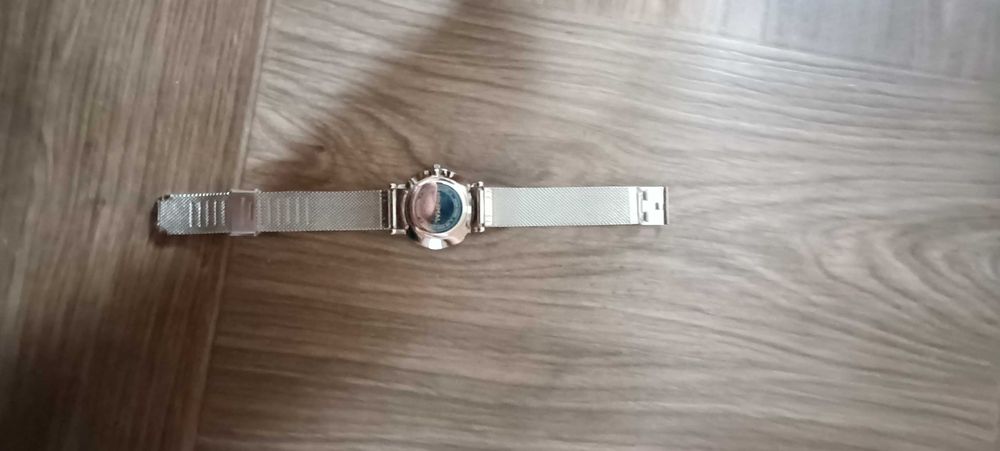 Часы MINIMAL в рабочем состоянии