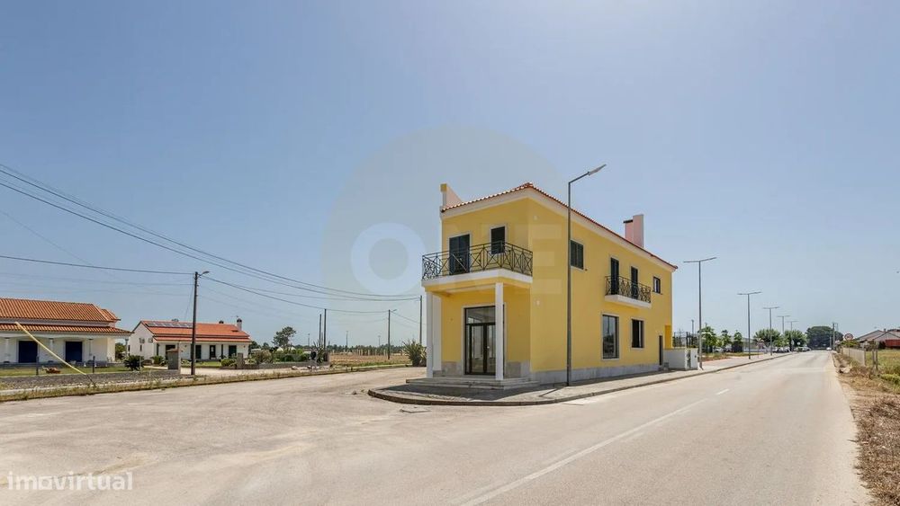 Horizontal Property Building | Shop + Residential Unit | Foros de Salvaterra