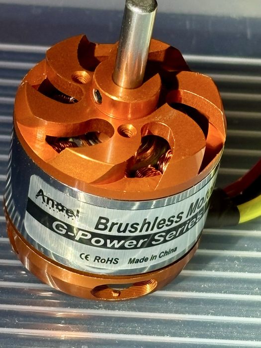 Silnik bezszczotkowy do samolotu rc DYS D3536 obroty 910kv