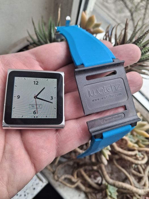 Apple iPod Nano 6-с держателем  на руку.