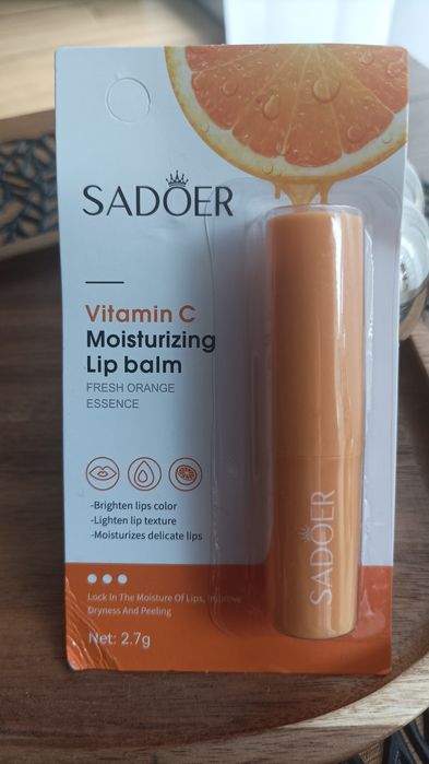 Zestaw kosmetyków, krem do rąk, maski do twarzy i ust, balsam do ust,