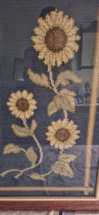 Quadro com bordado de arraiolos
