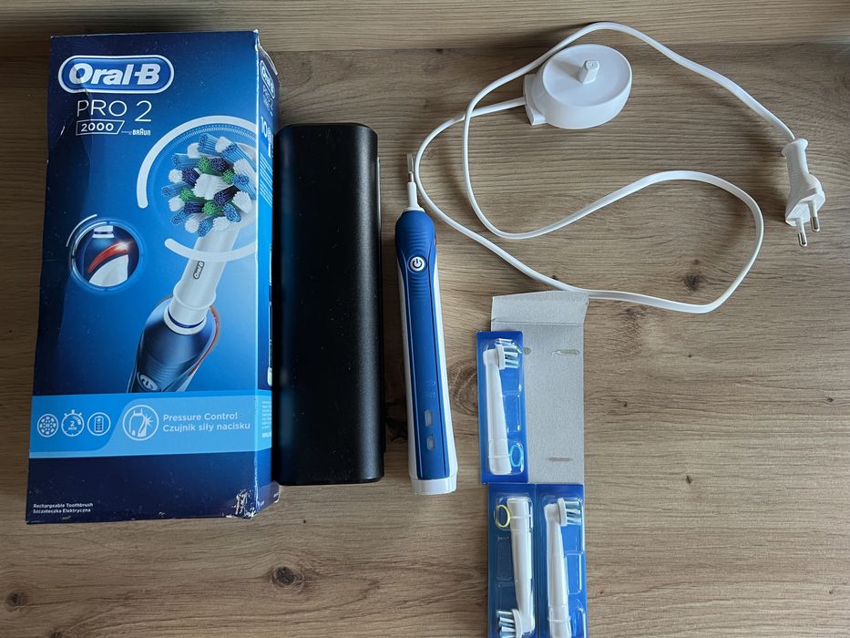 Szczoteczka Oral-B Pro 2 2000 Braun