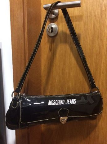 Mala preta da marca Moschino (original)