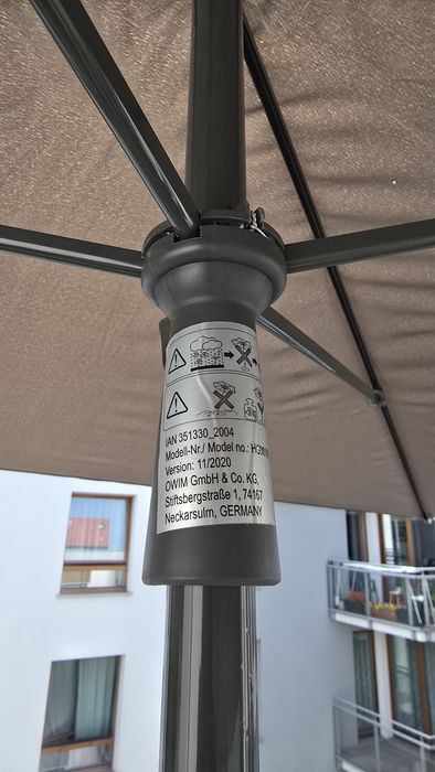 Parasol ogrodowy z podstawą