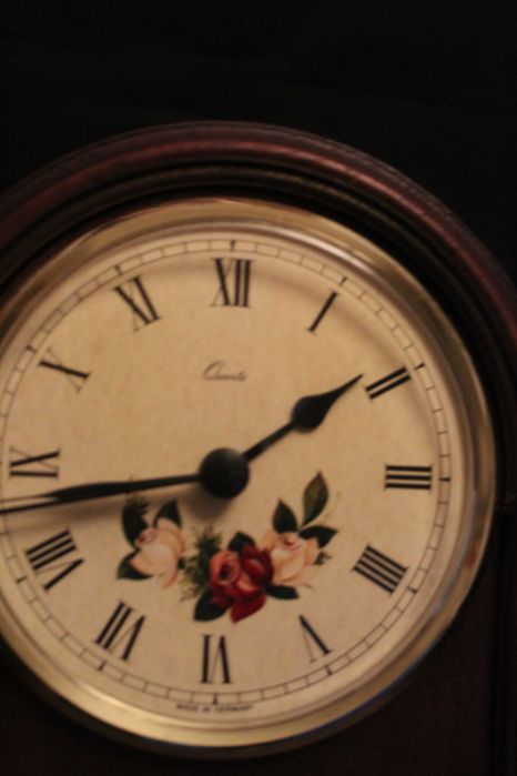 Relógio de lareira Quartz feito na Alemanha (Germany), anos 80