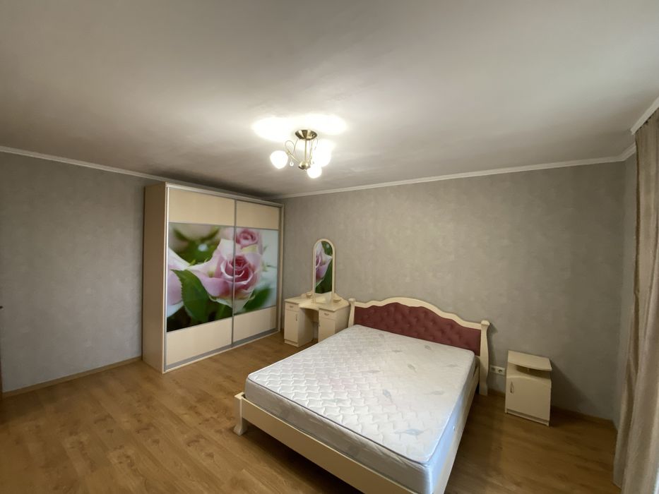 Здам велику однокімнатну квартиру  в центрі Гостомеля, біля школи,газ