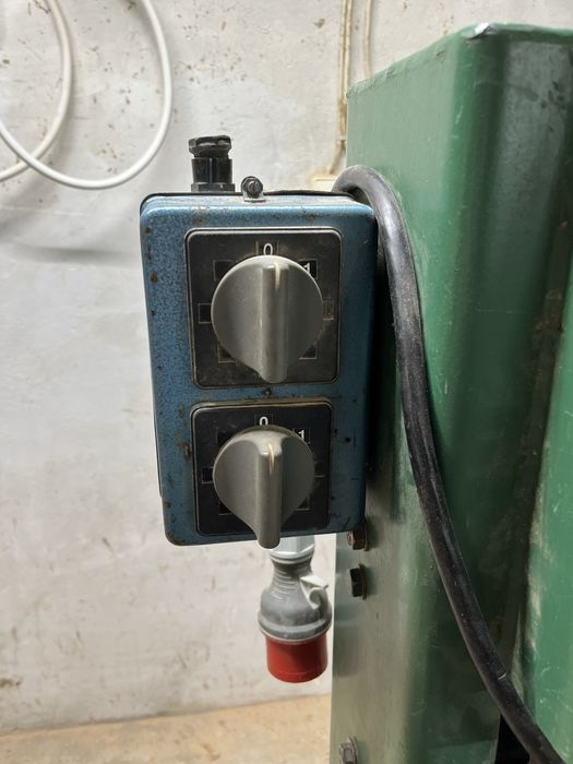 Szlifierka przelotowa do wałków drewnianych