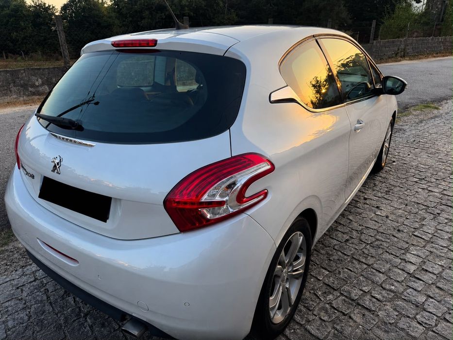 Peugeot 208 2014