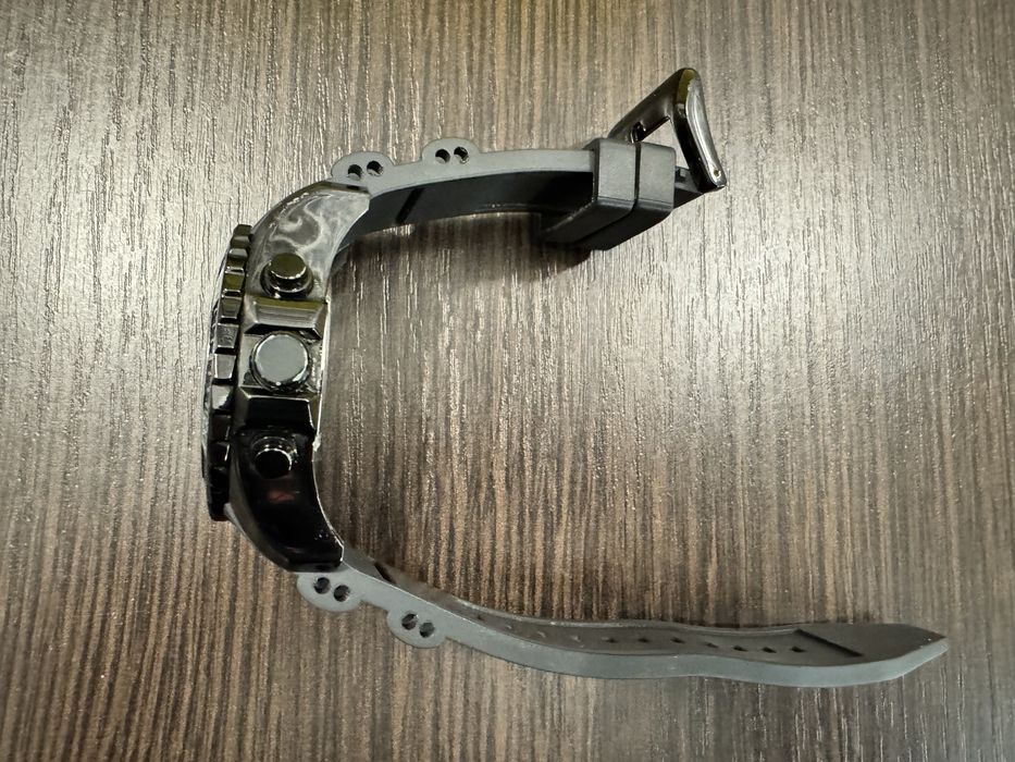 Продам жирные часы invicta