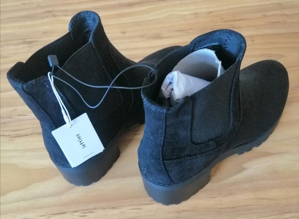 Vendo botins novos