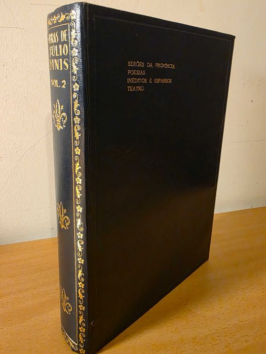 Livro "Obras de Júlio Dinis", volume II, em papel bíblia