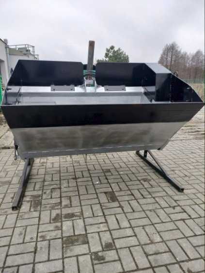 Samozaładowcza piaskarka posypywarka solarka Fjaras 1200/1400