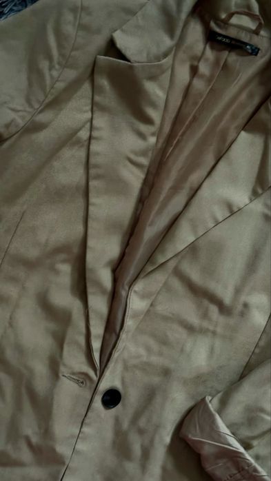 Бежевий прямий жакет