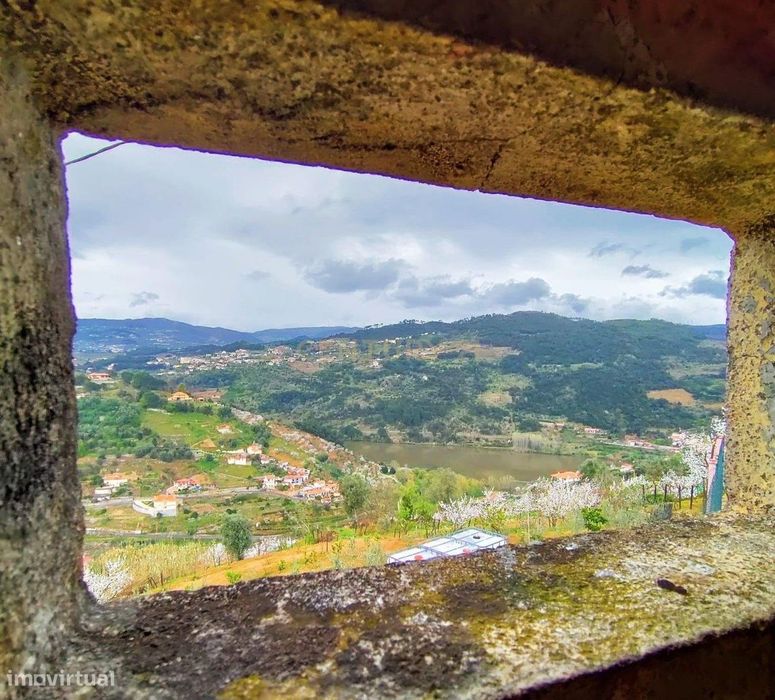 Moradia para reconstruir com terreno, refúgio paradisíaco perto da pra