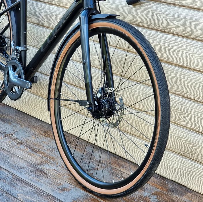 28 CUBE NUROAD GRAVEL Вилка CARBON. Shimano Claris. Disc. Світло LED