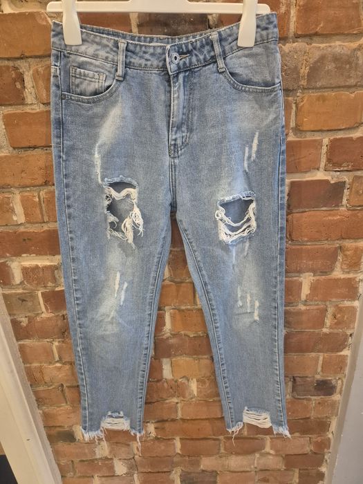 Dżinsy damskie dziury