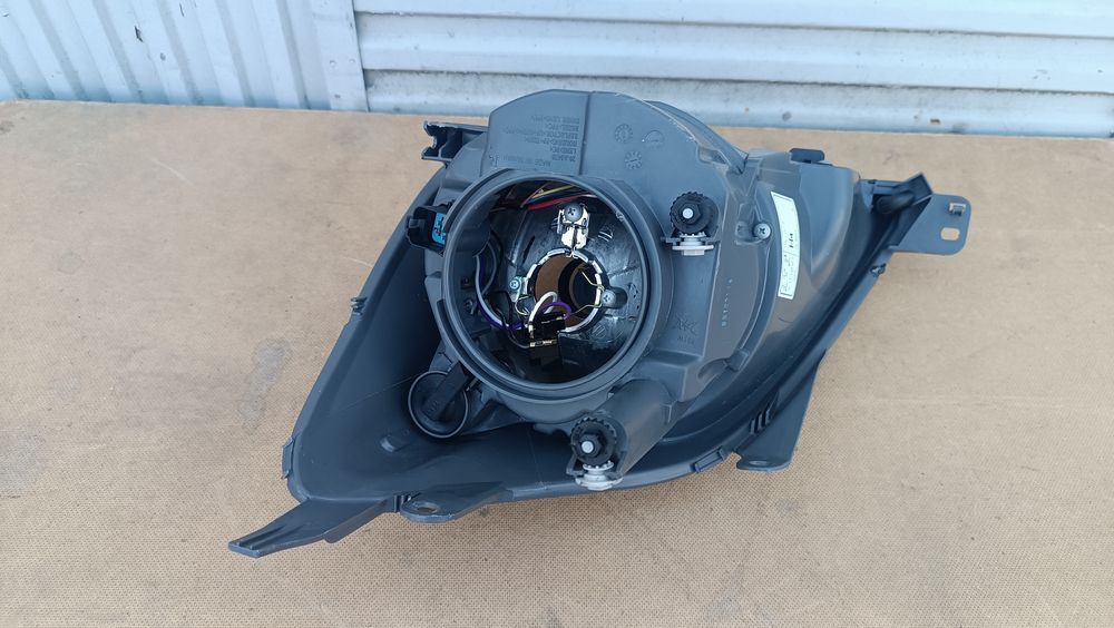 Vendo farol direito de Ford fiesta ano 2006