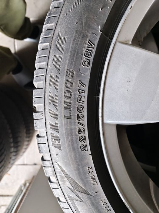 Alufelgi 17 z oponami zimowymi BMW e60