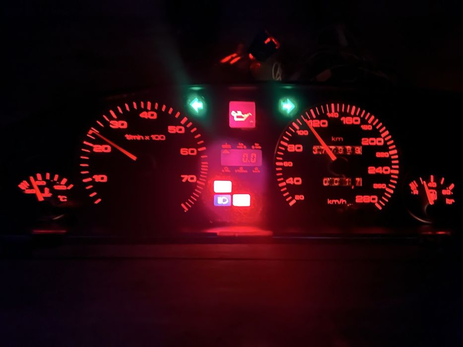 Приборна панель audi -100c4 приборка