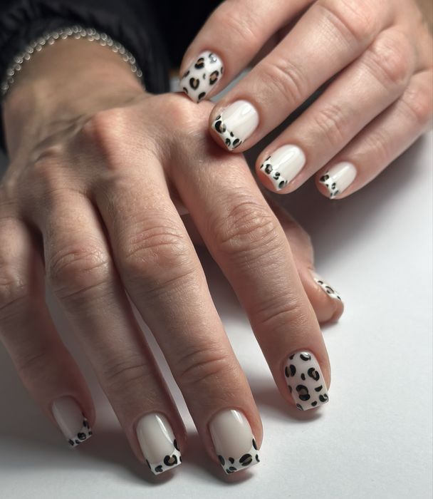 Манікюр/педикюр/ Нарощення