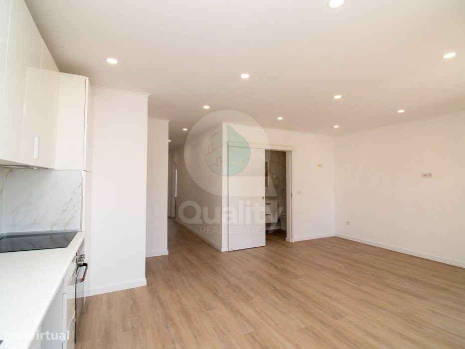 Apartamento T3 Totalmente Renovado - Rua principal da Avenida do Bo...