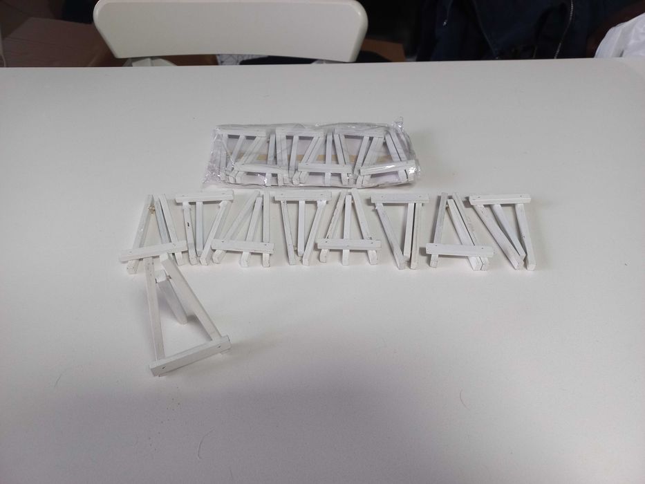 Mini cavaletes brancos para decoração (15 unidades)