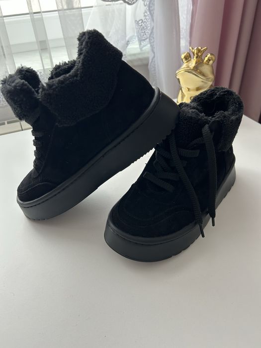 Черевики замшеві чорні короткі